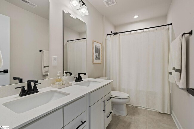 Building Photo - 680 Lady Fern Dr
