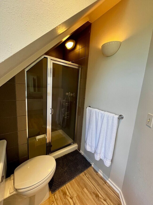 Building Photo - Executive Rental on Riverside Country Club...