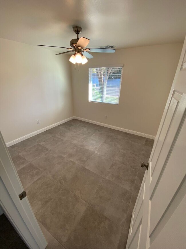 Building Photo - 1134-1140 Chinowth / 4030-4036 Tulare