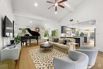 Building Photo - 1300 Pasaguarda Dr