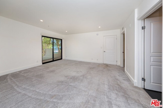 Building Photo - 1633 S Bentley Ave