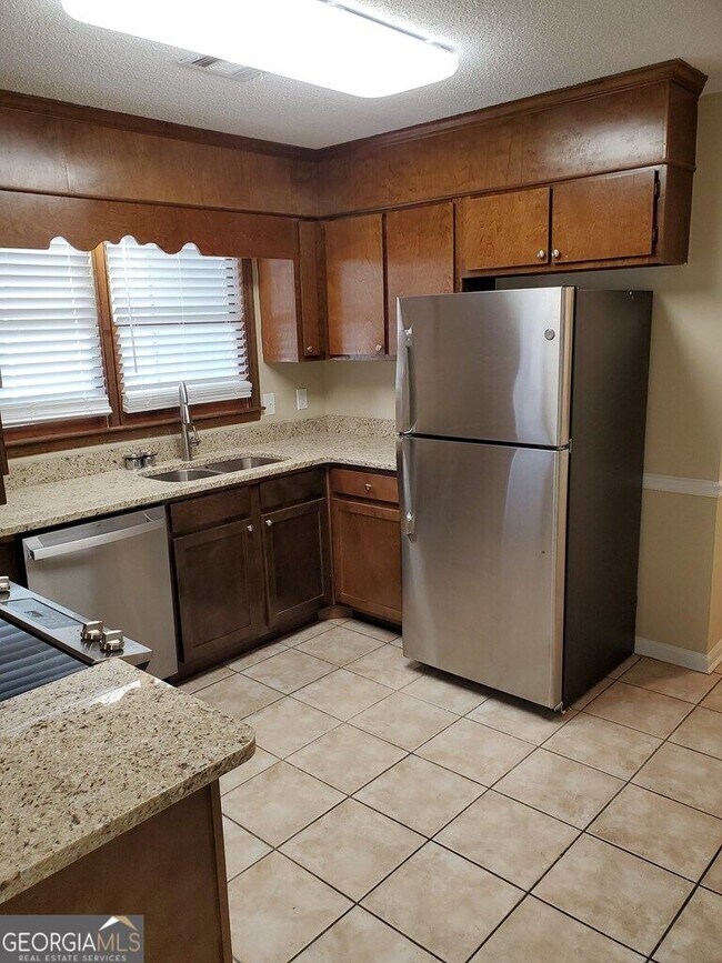 Building Photo - 104 Mockingbird Dr