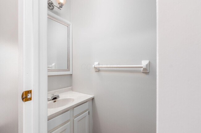 Building Photo - 7609 Seasons Dr