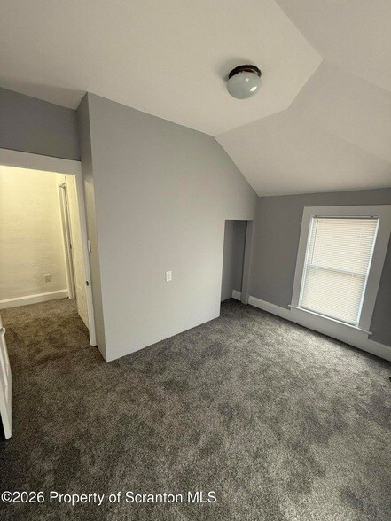 Building Photo - 708 Main St