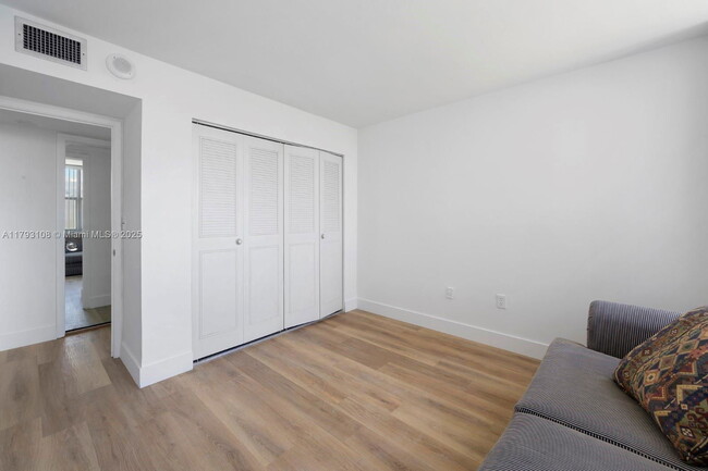 Building Photo - 1300 NE Miami Gardens Dr