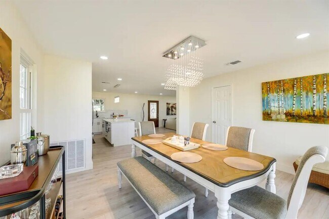 Building Photo - 1616 Co Rd 463