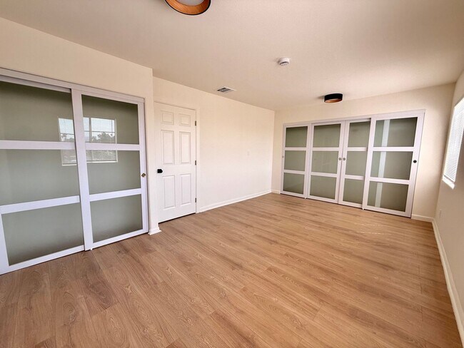 Primary Photo - 1027 Coronado Terrace