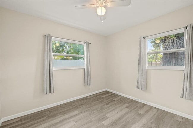 Building Photo - 4350 1st Ave S