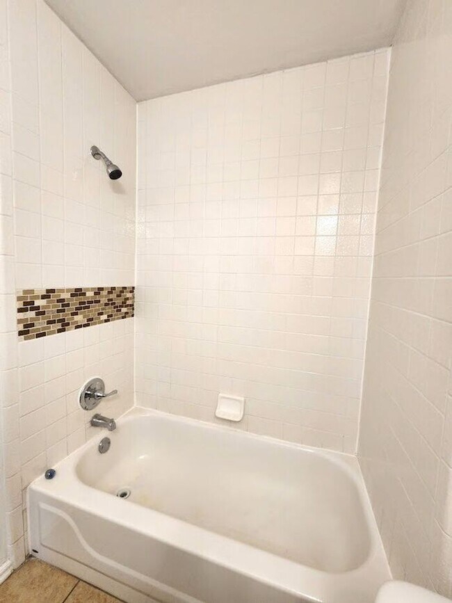 Building Photo - 3 Bed 2Bath 2 Car in the Westlake Addition NW OKC