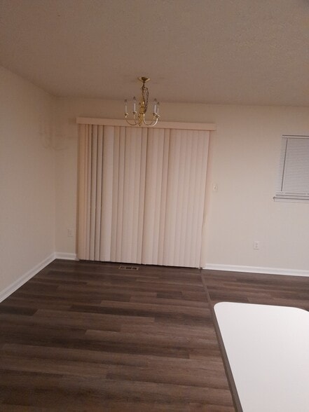Building Photo - 2705 Claybrooke Dr