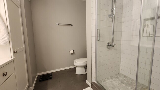 Building Photo - 9655 Woods Dr