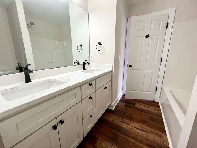 Building Photo - Four bedroom, 3.5 bath house in Elon!  Mus...
