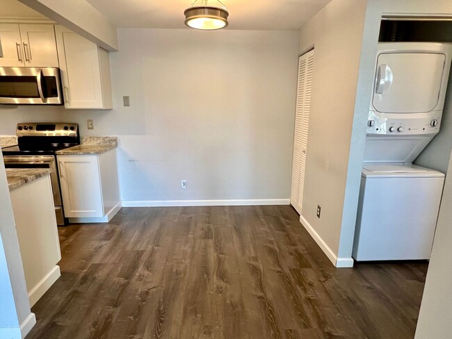 Building Photo - Woodinville ~ Woodland Hills Condo