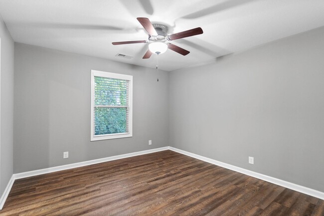 Building Photo - 800 Martin St
