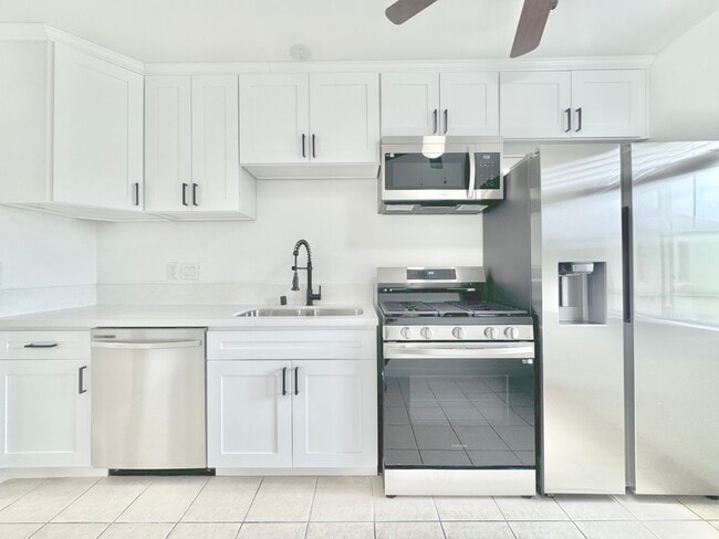 Building Photo - 1600 Chestnut Ave