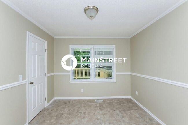 Building Photo - 3 Bedroom Pet-Friendly Home in Charlotte, NC with Main Street Renewal