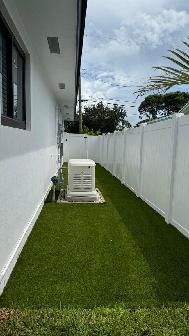 Building Photo - 1036 SW 26th Ave