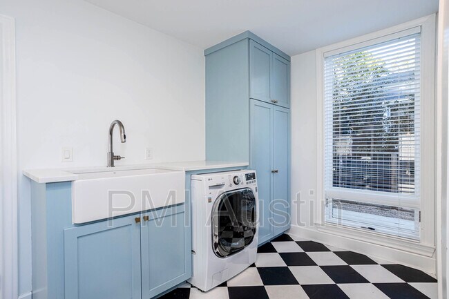 Building Photo - 2003 Newning Ave