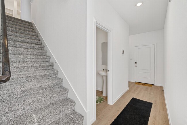 Building Photo - 407 Robin Ct