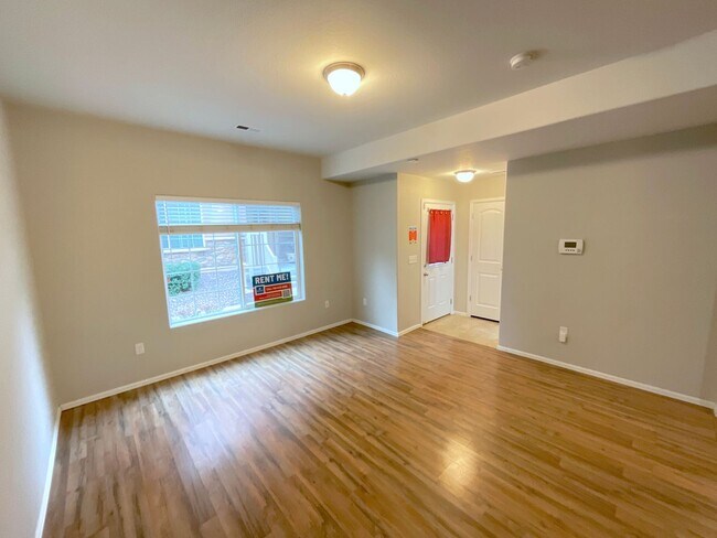 Building Photo - 3 Bedroom Townhome Available Near Barnes Rd & Peterson Rd!