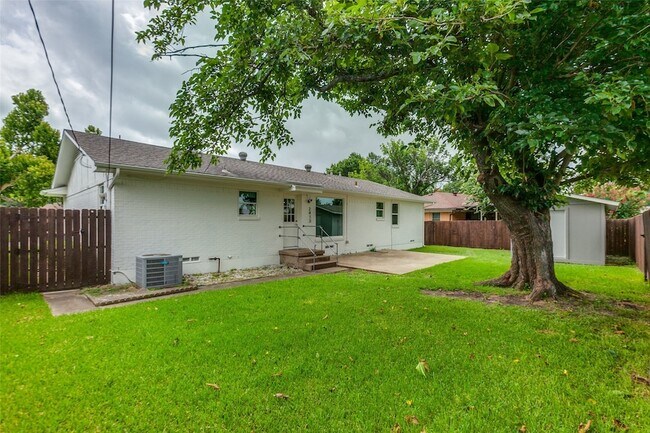 Building Photo - 2413 Patricia Ln