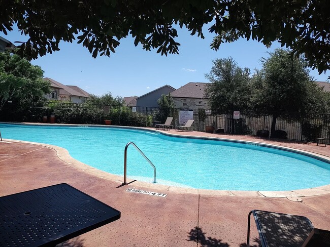 Building Photo - Town Centre Condo close to Dell and Shoppi...