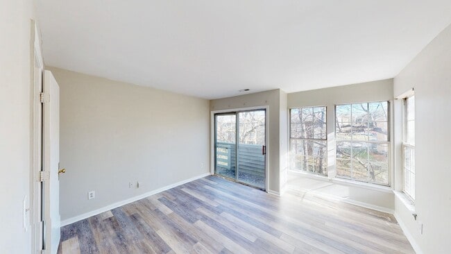 Building Photo - 9617 Vinca Cir