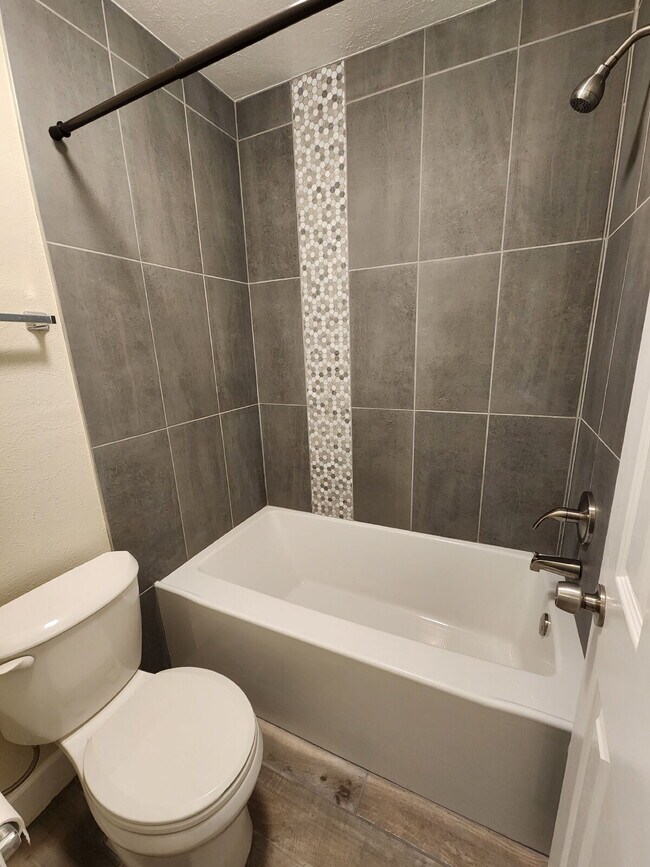 Building Photo - PRICE DROP!  Beautiful Ground Floor 2 Bed 2 Bath Condo! Sunroom!