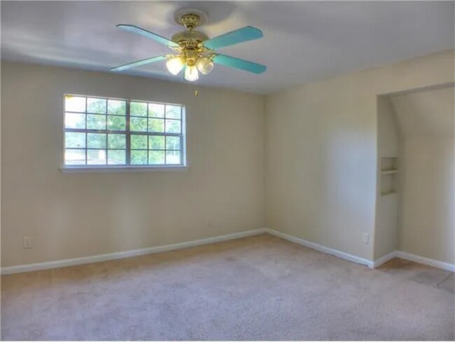 Building Photo - 112 Dewald Ln
