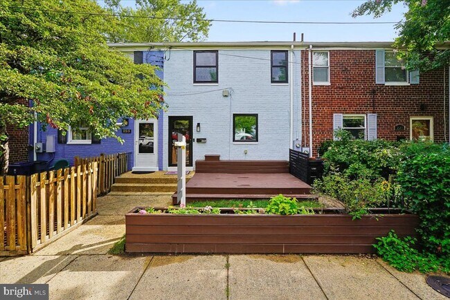 Building Photo - 223 Burgess Ave