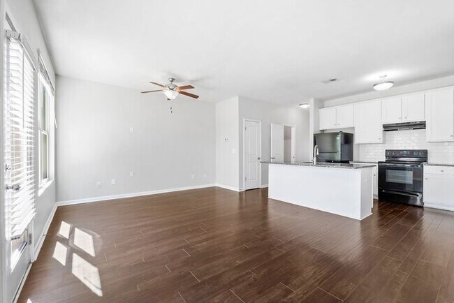 Building Photo - 3316 Pennington Dr