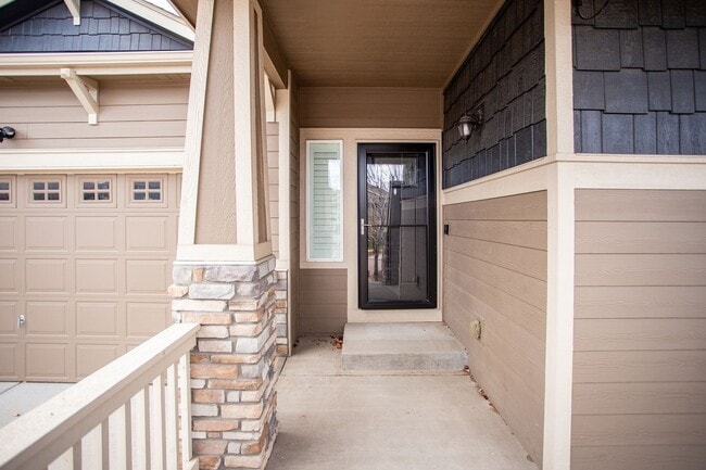 Building Photo - Beautiful Home with Stunning Views!