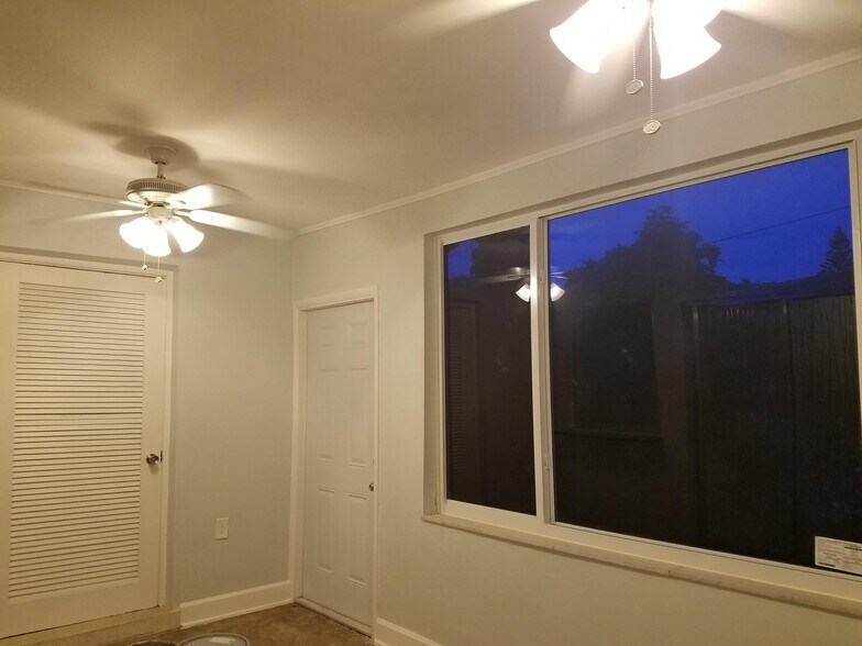 Den 2 with walk-in closet - 1107 N 26th Ave