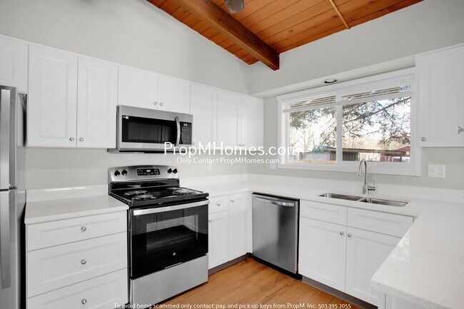 Building Photo - Fully Updated Home in Aloha - Large Yard!