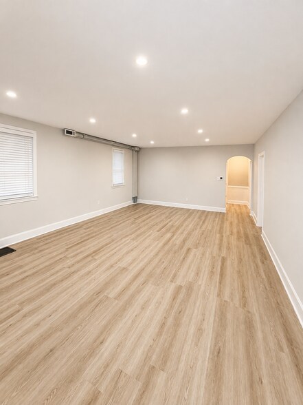 Building Photo - 2019 Northeast Ave