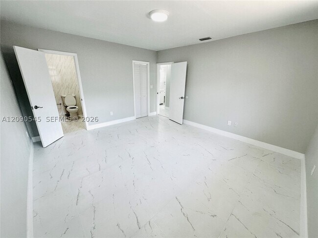 Building Photo - 201 SW 40th Ave