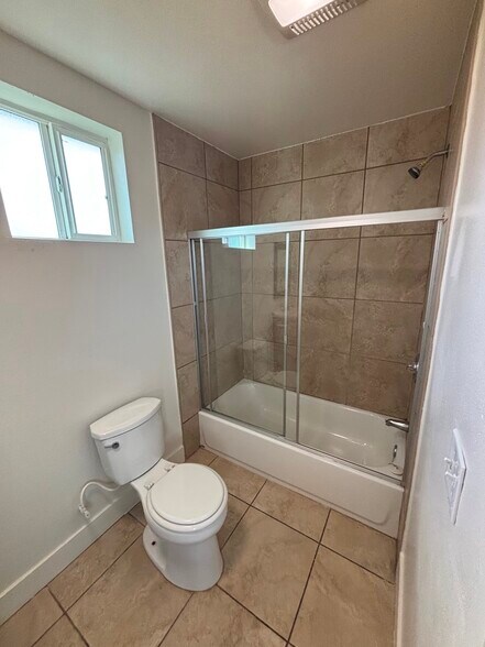 Building Photo - 632 W 94th St