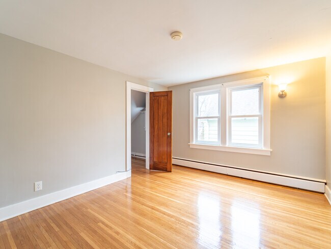Building Photo - 38 Elgrove Rd