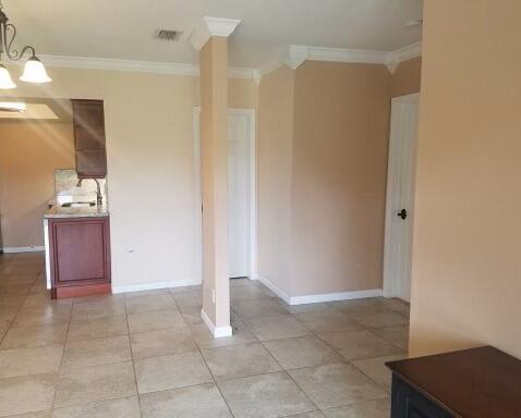 Building Photo - 382 E Royal Palm Rd