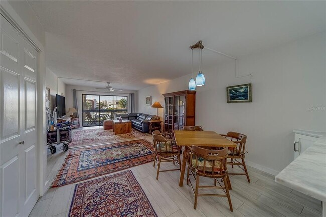 Building Photo - 11650 Capri Cir S