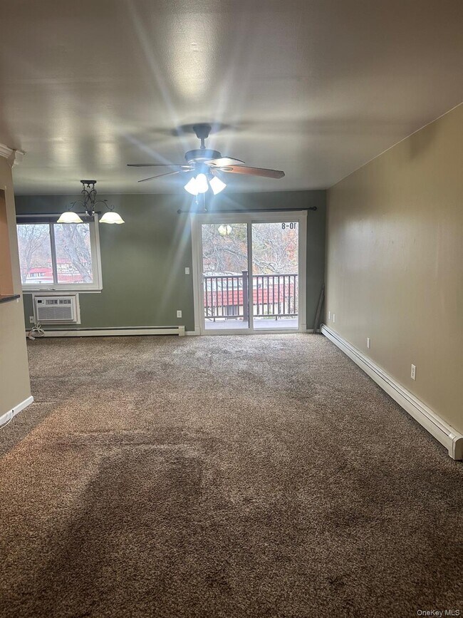 Building Photo - 10 Skyline Dr