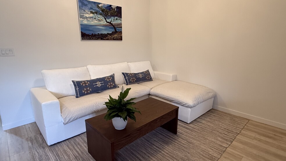 Building Photo - 64-1061-1061 Mamalahoa Hwy