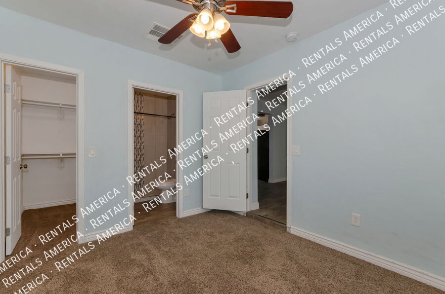 Building Photo - 1420 N Winstel Blvd