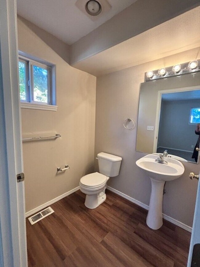 Building Photo - Lower Level SunriverCondominium Unit - Pow...