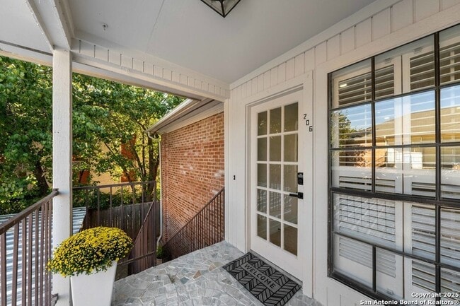 Building Photo - 7815 Broadway St