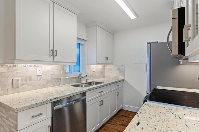 Building Photo - 2690 SW 22nd Ave
