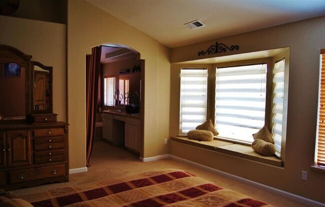 Building Photo - 5 Bedroom Home in Northwest Reno