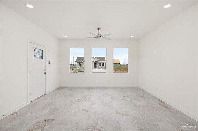 Building Photo - 321 Merida Dr