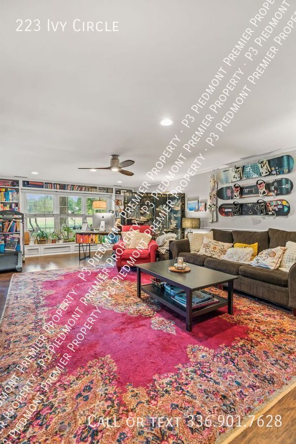 Building Photo - 223 Ivy Cir