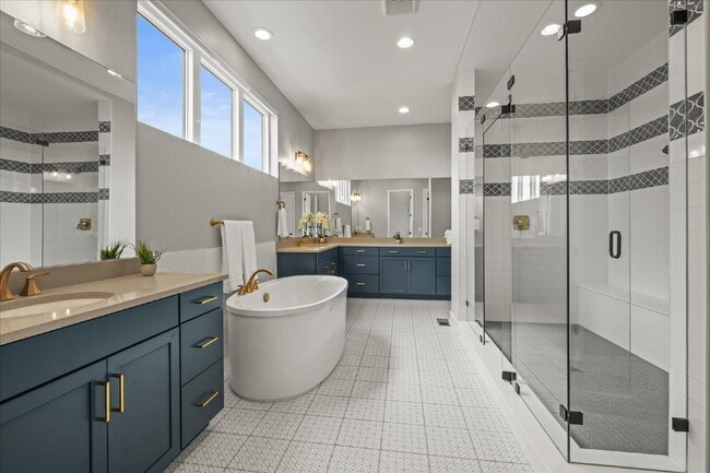 Building Photo - $7,495.00, Stunning 6 bed, 5 bath Ranch-St...